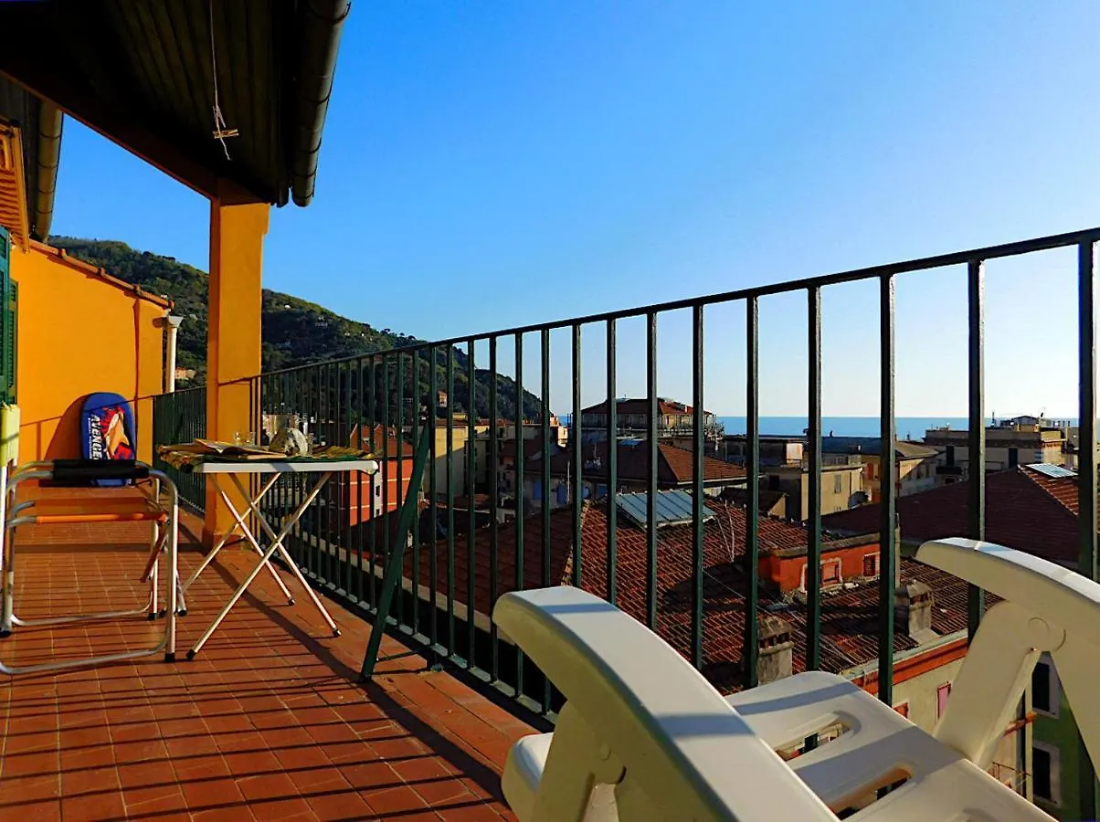 Attico Con Vista Mare Διαμέρισμα Λεβάντο